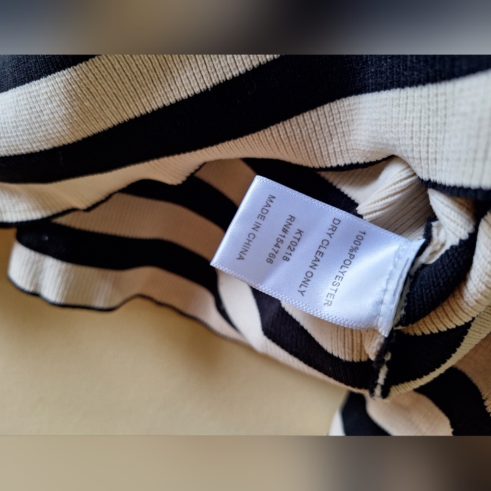 Blouse Black and Beige Long Sleeve Top Size M - Picture 6 of 6